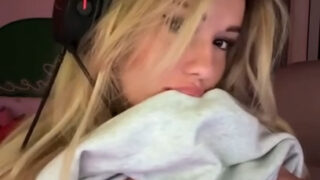 Breckie Hill Gamer girl Slutty – Onlyfans video Viral