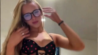 Julia Flippo Strip Teasing on bed – Onlyfans video Hot